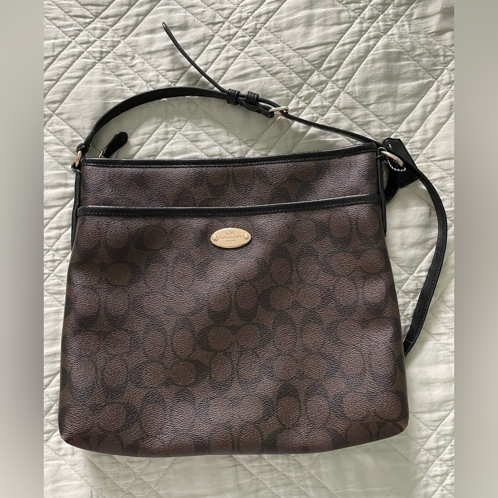 Coach slim messenger bag crossbody